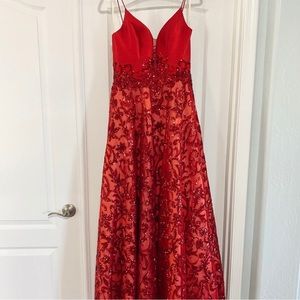 Prom dress. Never worn, size small. 5’2” to 5’6”. Adjustable back and zipper.